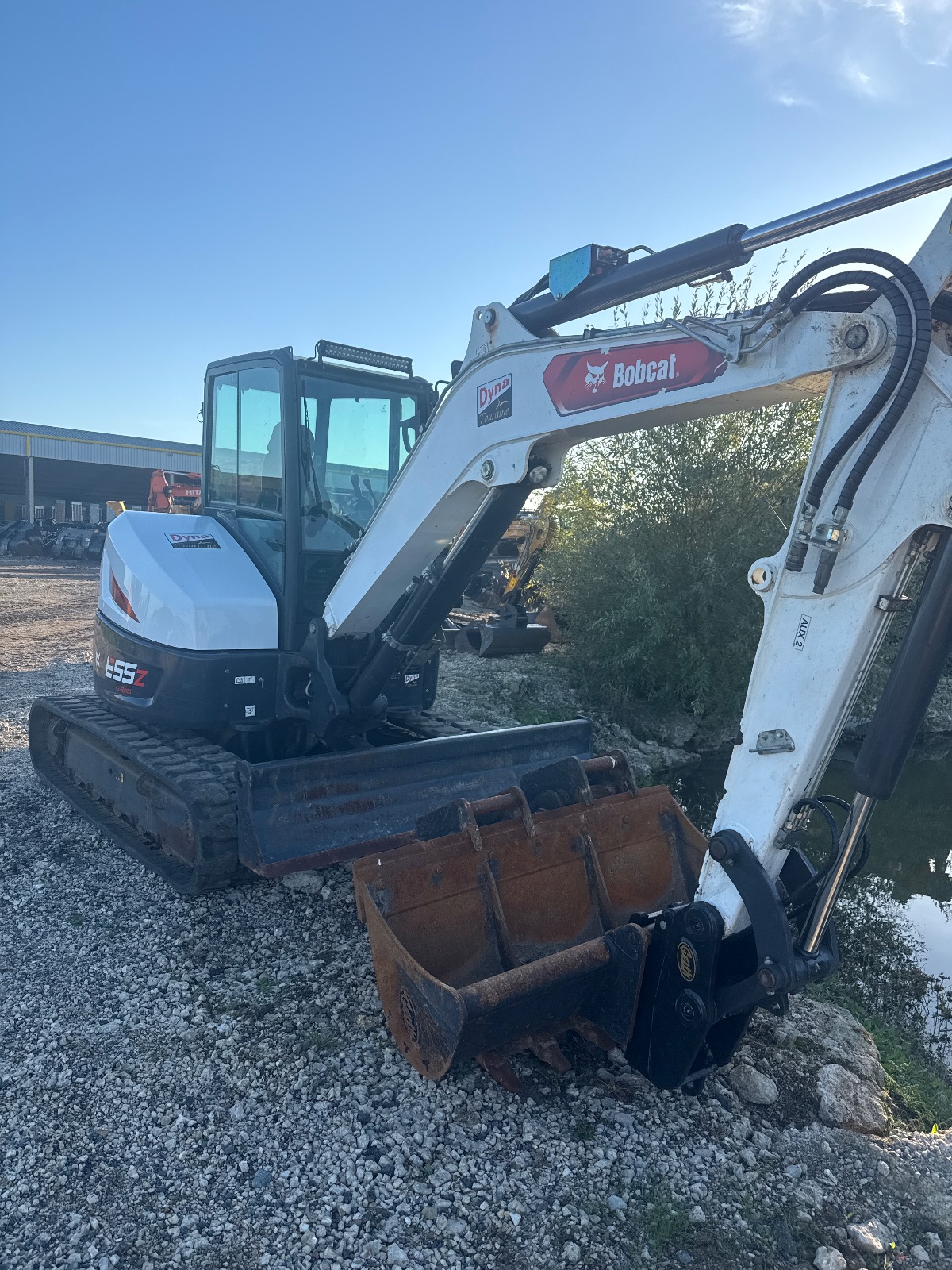 Bobcat · E55Z · Avant trois-quarts